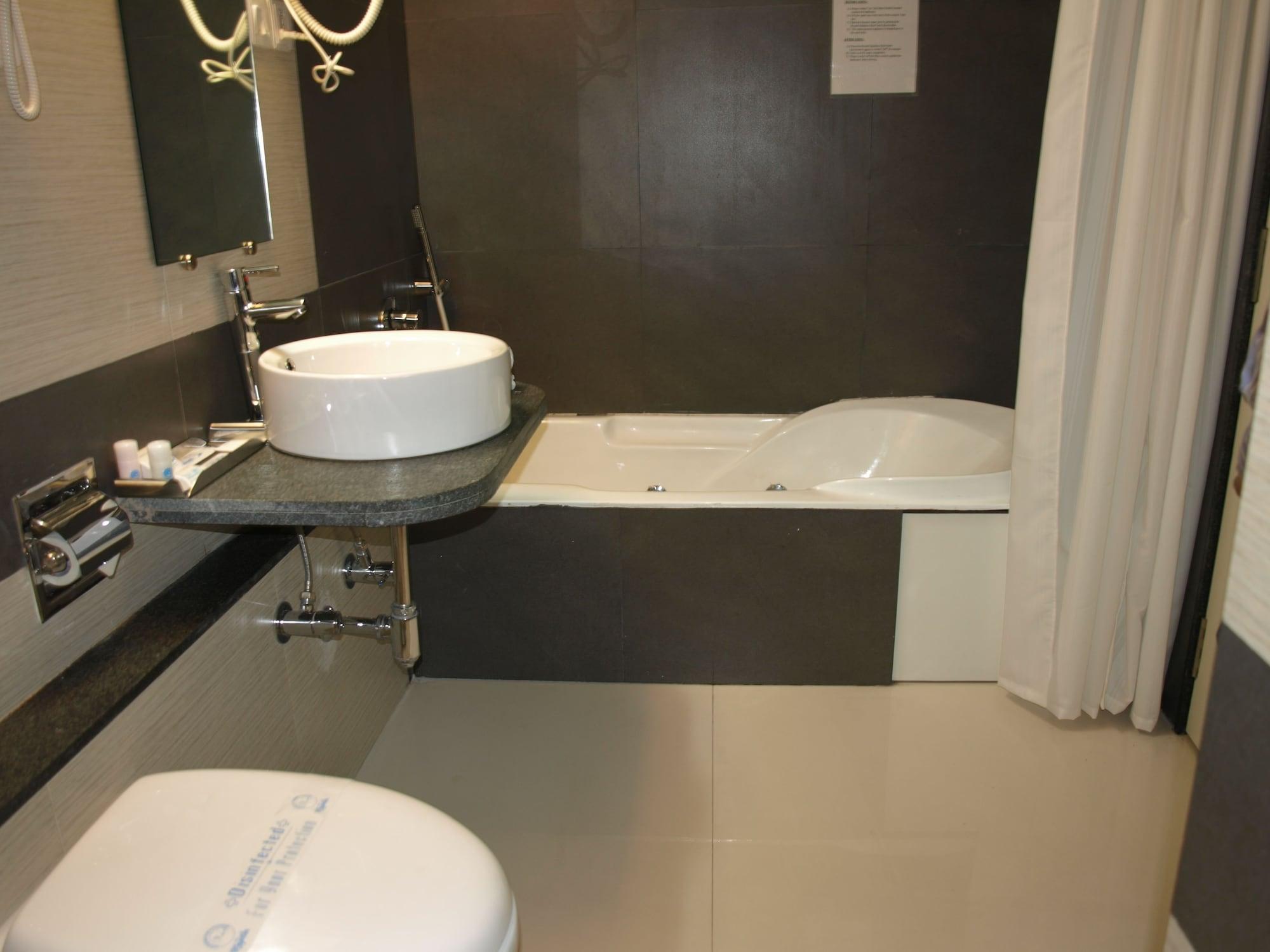 Kapila Business Hotel Pune Dış mekan fotoğraf