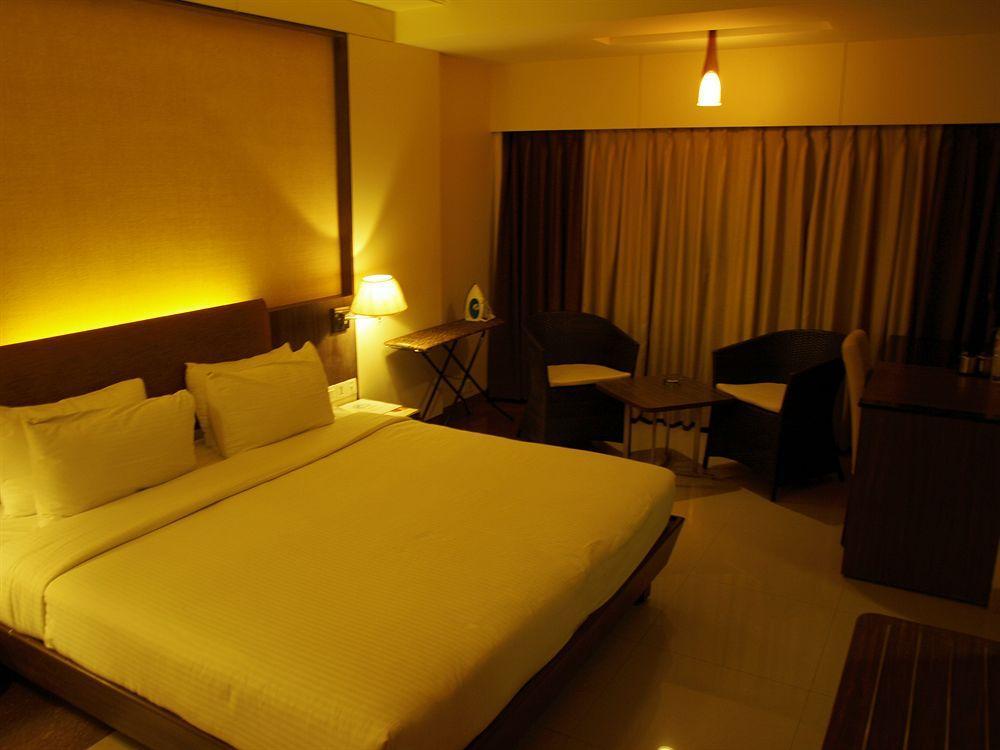 Kapila Business Hotel Pune Dış mekan fotoğraf