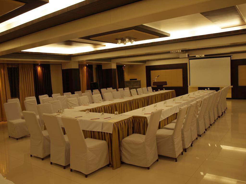 Kapila Business Hotel Pune Dış mekan fotoğraf