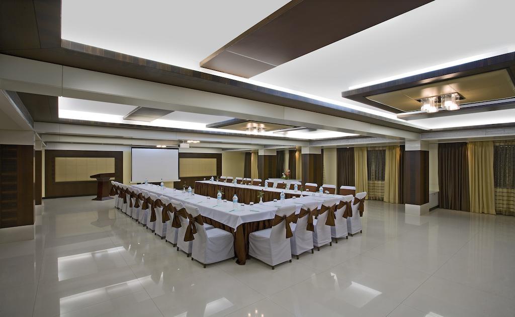 Kapila Business Hotel Pune Dış mekan fotoğraf