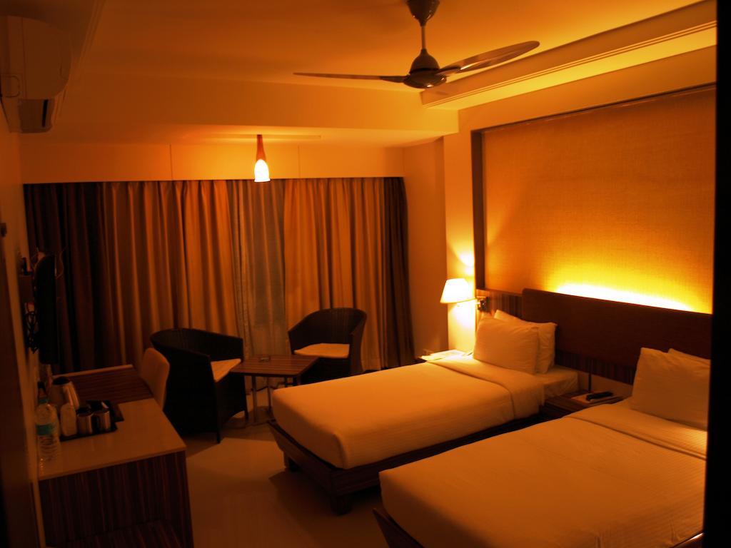 Kapila Business Hotel Pune Dış mekan fotoğraf