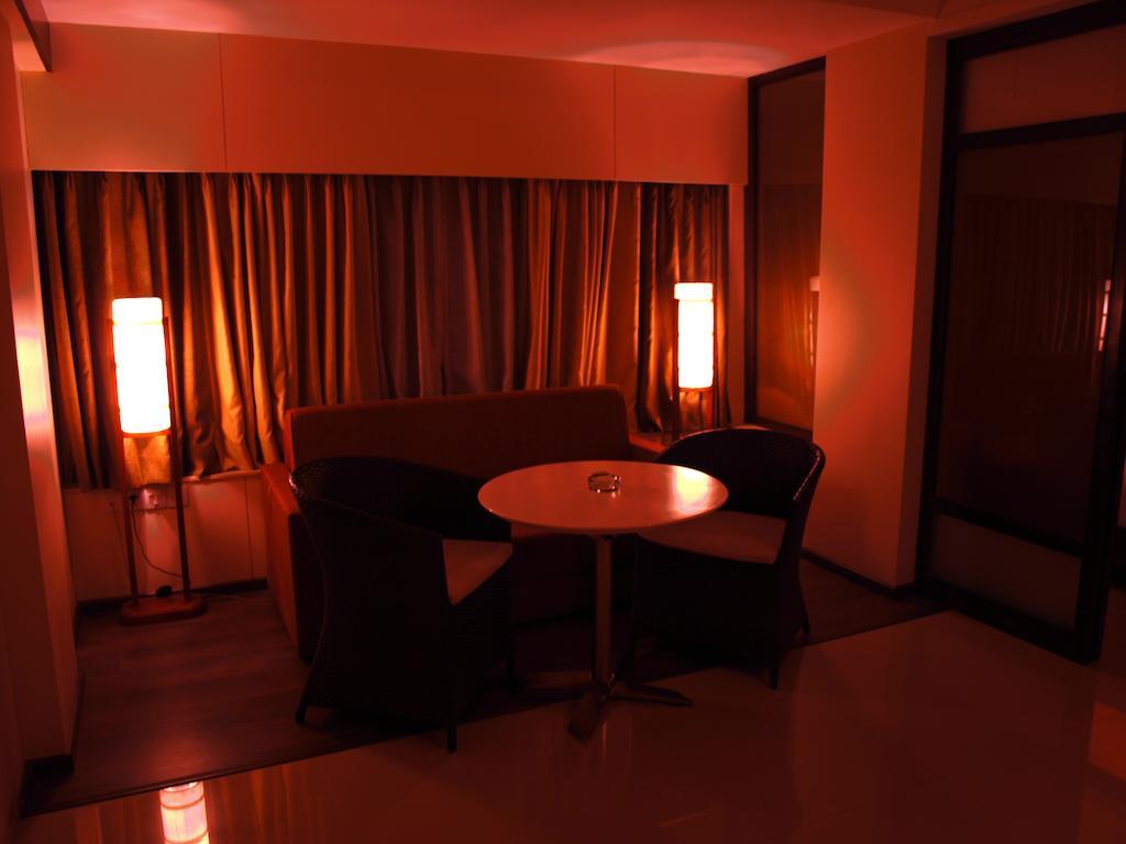 Kapila Business Hotel Pune Dış mekan fotoğraf