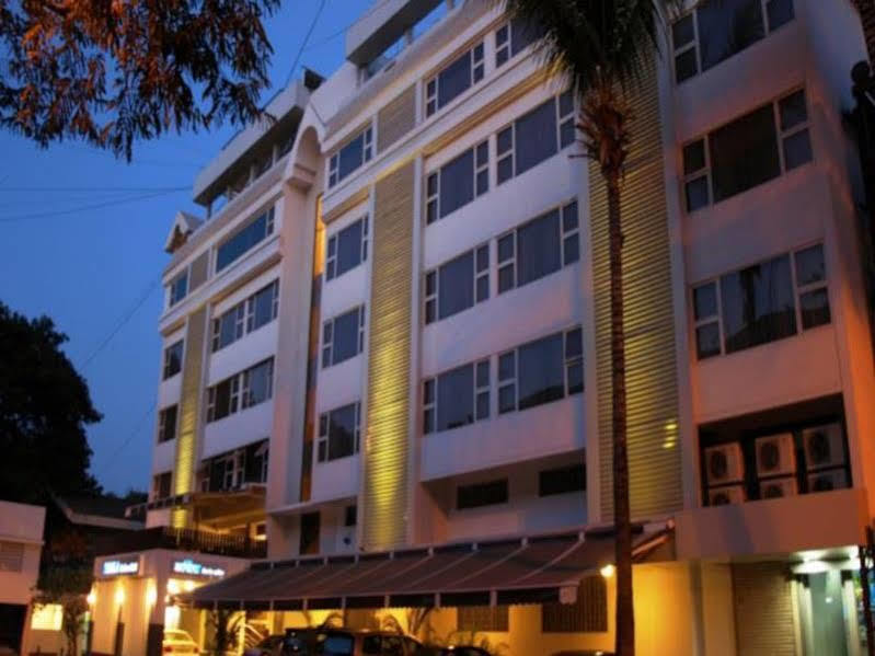 Kapila Business Hotel Pune Dış mekan fotoğraf