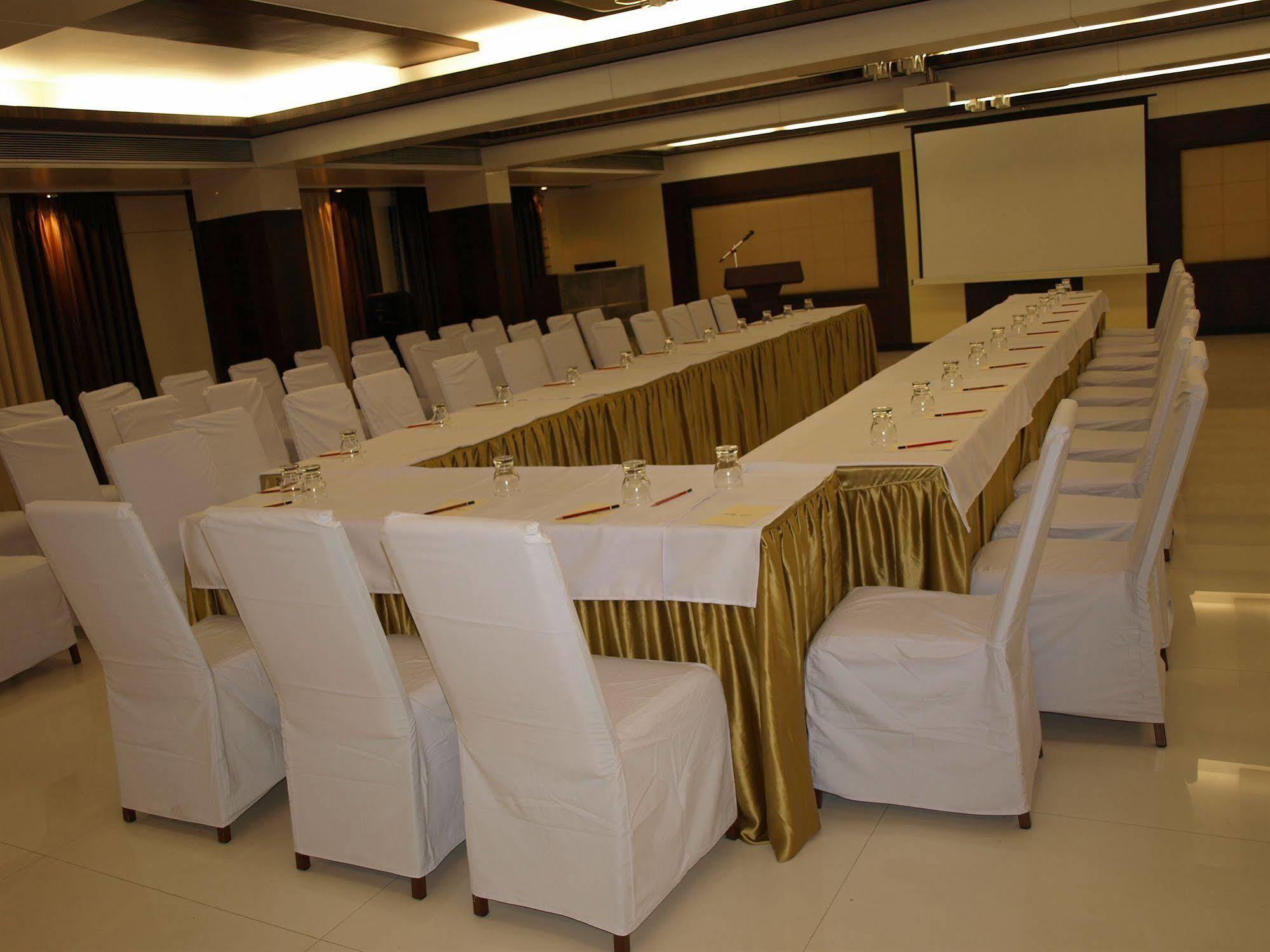 Kapila Business Hotel Pune Dış mekan fotoğraf