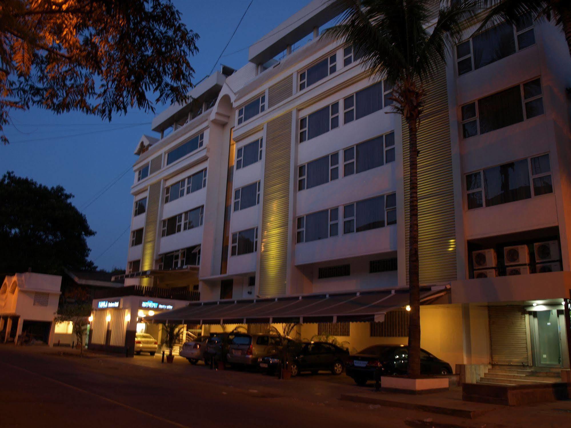Kapila Business Hotel Pune Dış mekan fotoğraf