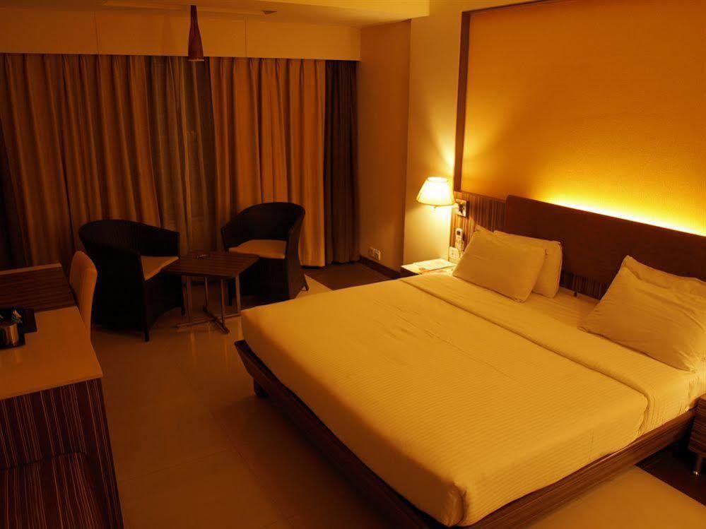 Kapila Business Hotel Pune Dış mekan fotoğraf