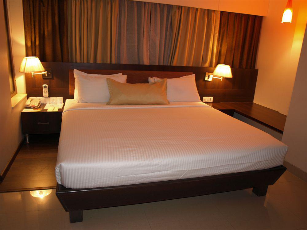 Kapila Business Hotel Pune Dış mekan fotoğraf